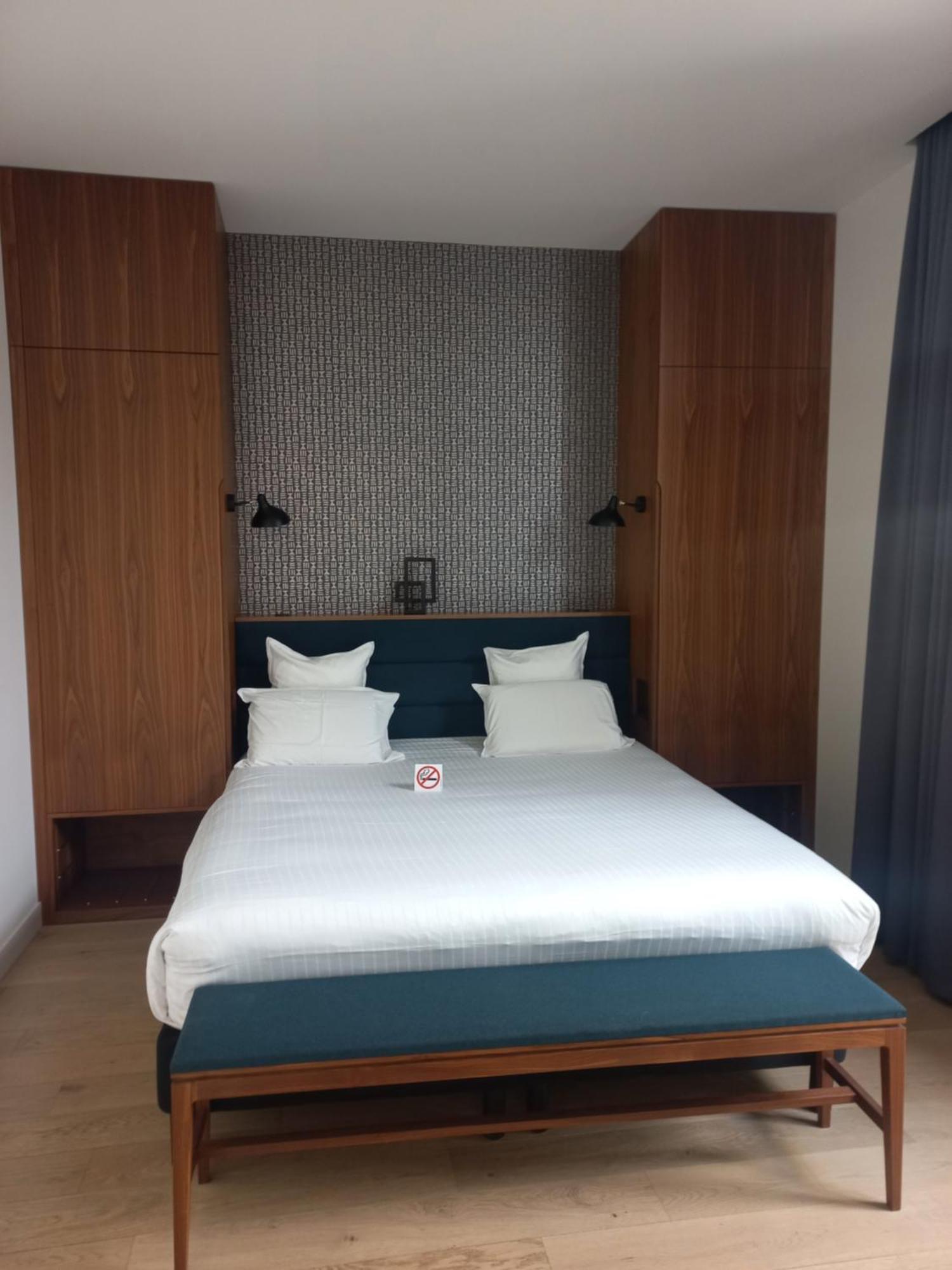 Hotel Et Apparts Marin Laval  Bagian luar foto
