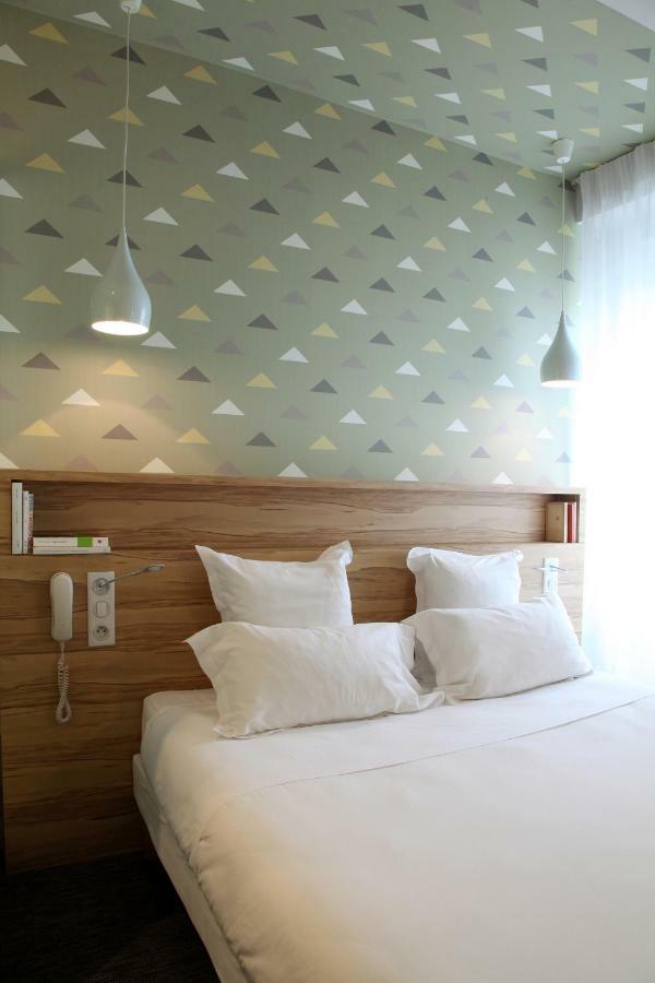 Hotel Et Apparts Marin Laval  Bagian luar foto